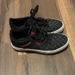 Vans Men's Black and Red Checkered Sneakers